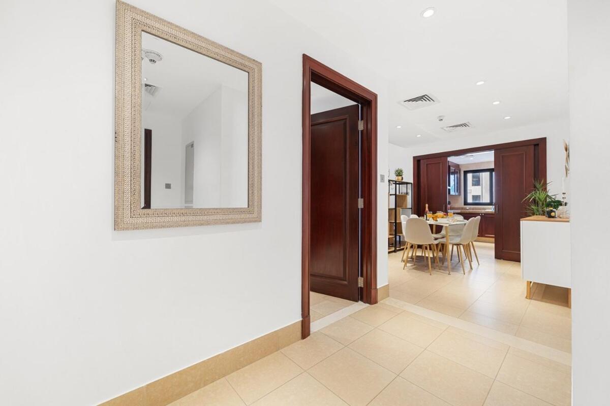 Burj Khalifa View Stay - Downtown Elegance - Chalethomes Apartment *