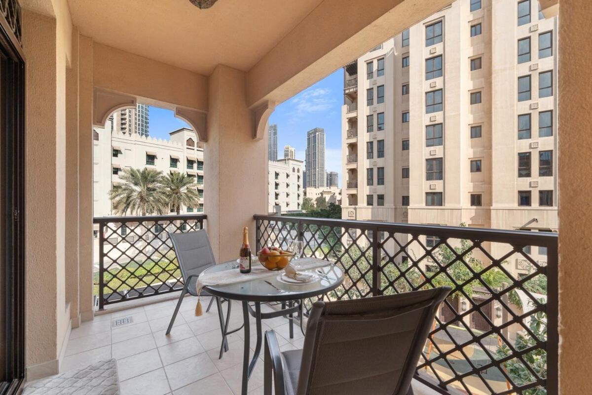 Burj Khalifa View Stay - Downtown Elegance - Chalethomes Apartment