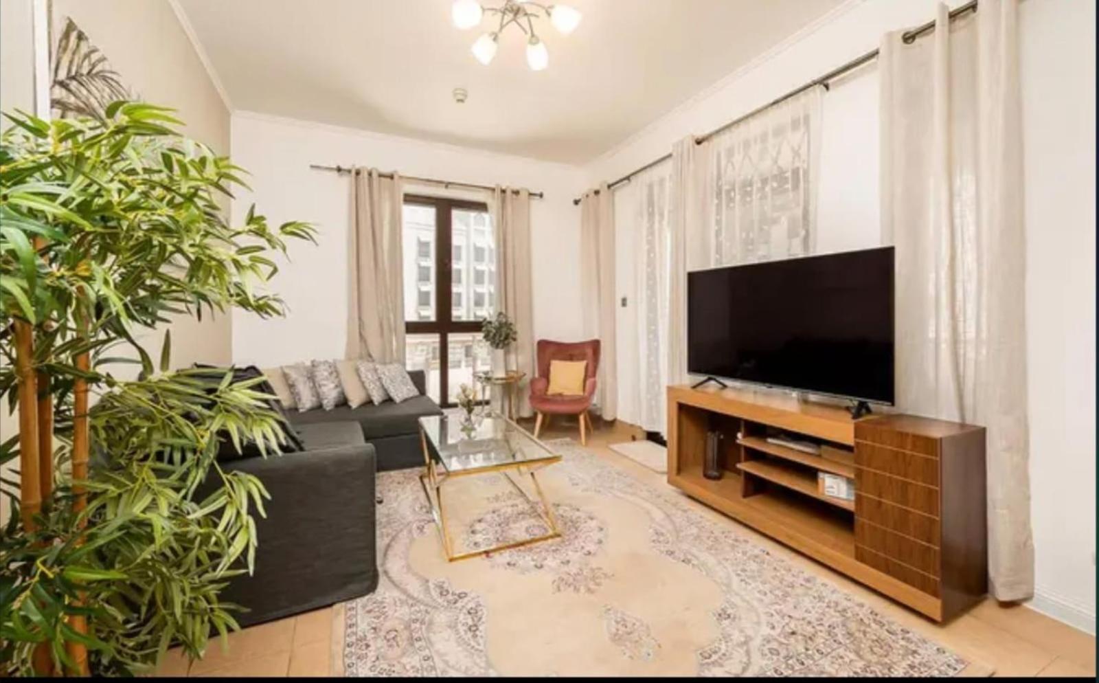 Burj Khalifa View Stay - Downtown Elegance - Chalethomes *