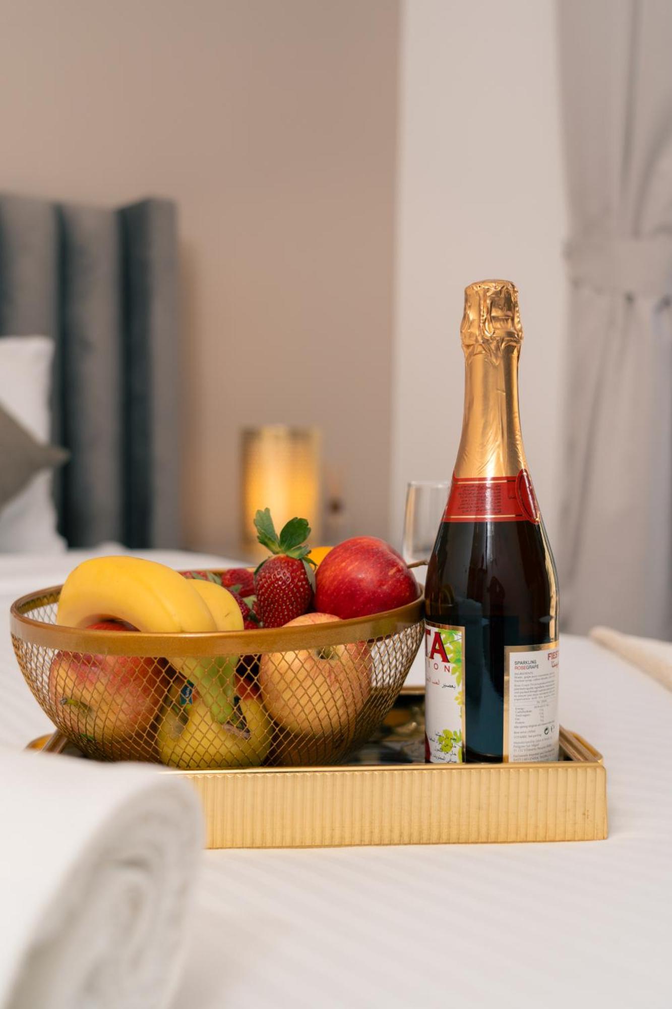Burj Khalifa View Stay - Downtown Elegance - Chalethomes * Dubai