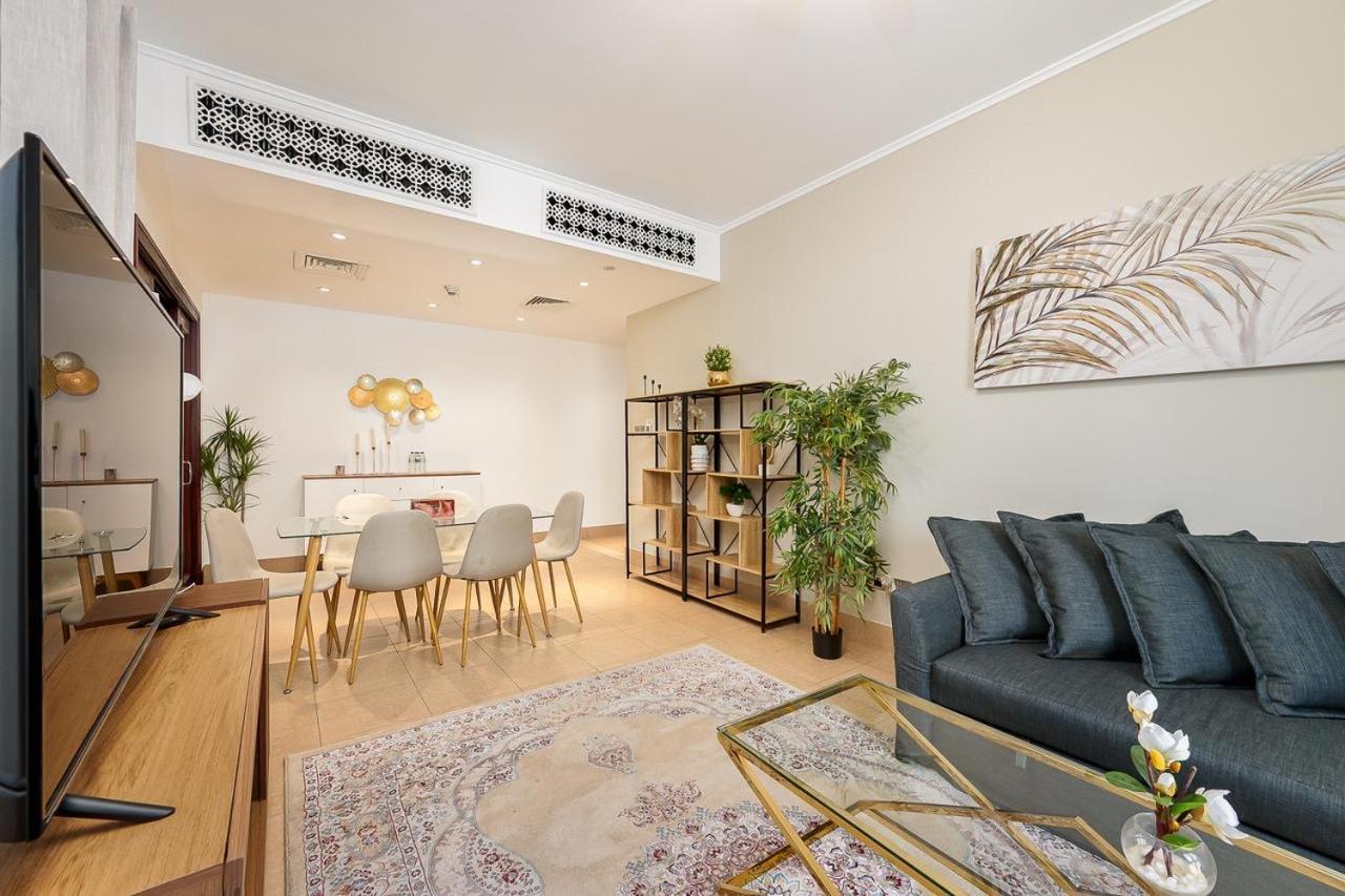 Burj Khalifa View Stay - Downtown Elegance - Chalethomes Apartment *
